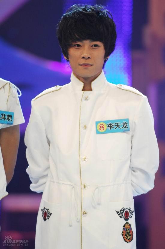 图文:真男8进7淘汰赛-8号李天龙忧郁眼神