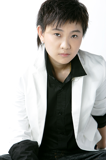 图文:型秀10强最新定装照--王思思