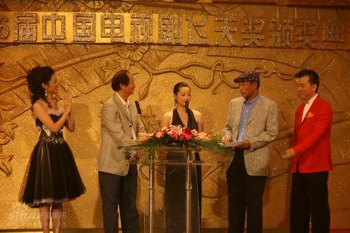 图文：第26届飞天奖--袁立讲话