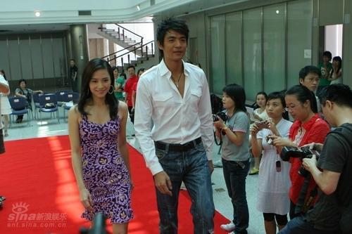 图文：“舞动奇迹”--郭羡妮李学庆亮相
