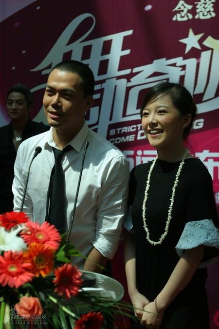 图文：“舞动奇迹”--唐笑谢天华登台讲话