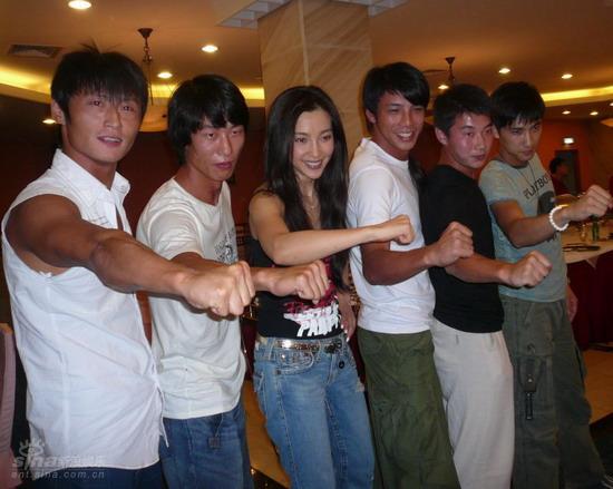 图文:《精武陈真》热拍-李冰冰与剧组