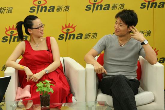 图文：《绣娘兰馨》主演做客--翁虹已有九月身孕