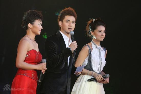 图文:深圳卫视中秋晚会--李晨等主持亮相