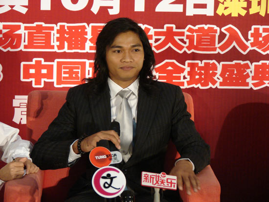 图文:功夫盛典答记者问-拳霸托尼-贾来