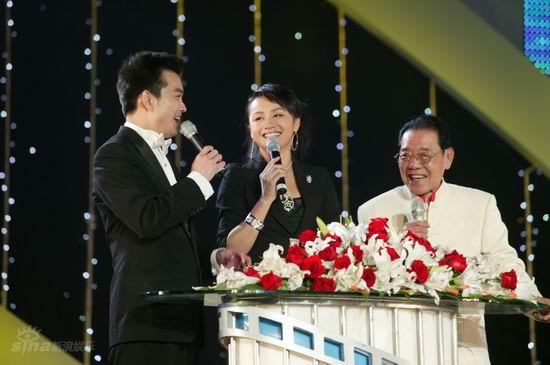 图文:河北卫视《天下故事会》主持人单田芳