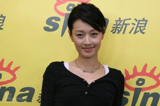 图文：《奋斗》主演做客新浪--马伊琍可爱微笑