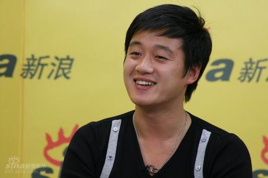 图文：《奋斗》主演做客新浪--佟大为笑容灿烂