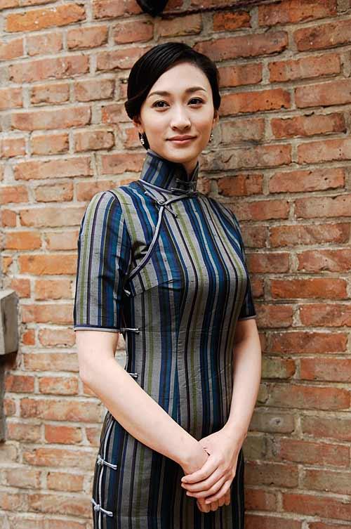 图文:《凤穿牡丹》上海热拍--李小冉饰大小姐