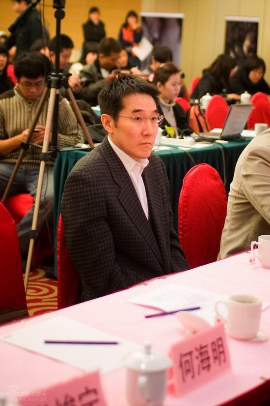 图文:《五星大饭店》发布会--海岩出席发布会