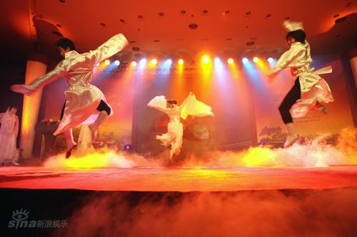 图文:康龙武林大会--开场剑舞表演