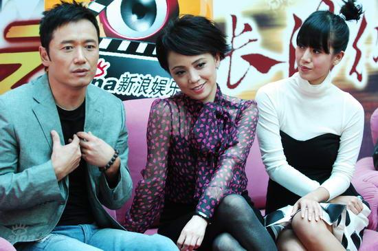 图文：《岁月风云》新浪聊天-苗侨伟与两位美女