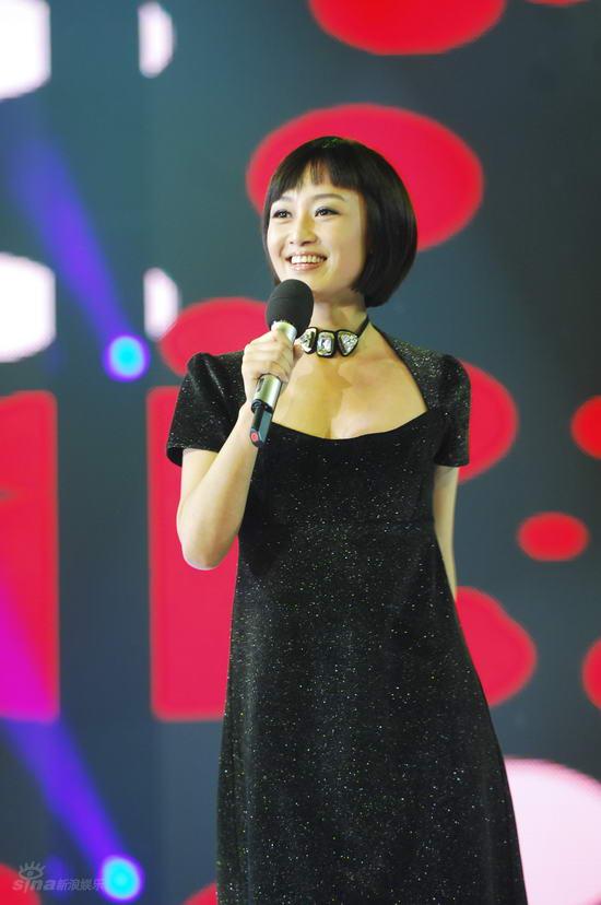 图文：名声大震第二季首场-美女主持赵琳变歌者