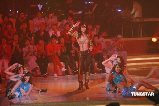 图文：翡翠歌星贺台庆--容祖儿官恩娜等表演