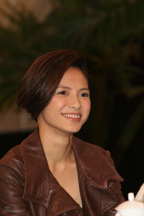 图文:电视剧《大人物》发布会-李心洁微笑甜美