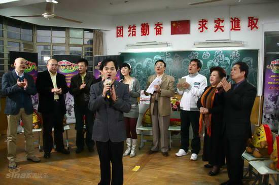 图文:十六岁的花季专场--大家共唱花季主题曲