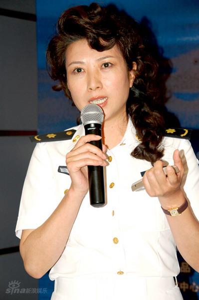 图文:《旗舰》--演员王静身穿军装