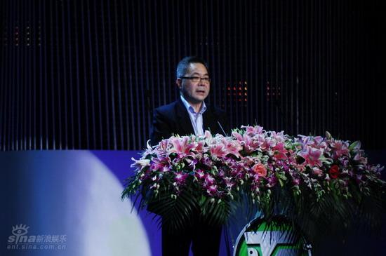 图文:上海电视节颁奖礼-陈胜利登台讲话