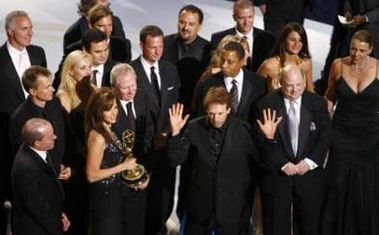 艾美奖收视又再低开 与美式足球赛正面相撞(图