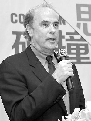 柯罗杰现身上海谈中美电视剧差异