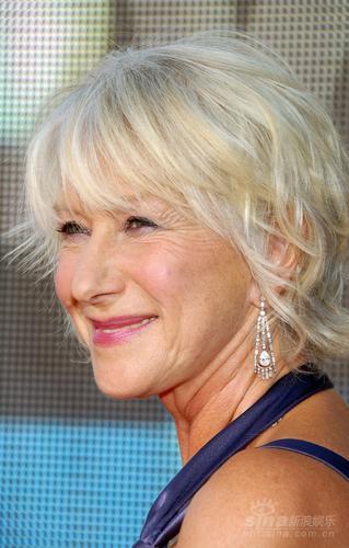 图文:奥斯卡影后海伦米伦亮相艾美奖红地毯