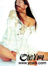 �����Ů���ӻ顱̩�����ײ��㱳ɫ��Gackt