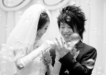 花儿乐队成员郭阳"成亲" 大张伟主持婚礼(图)