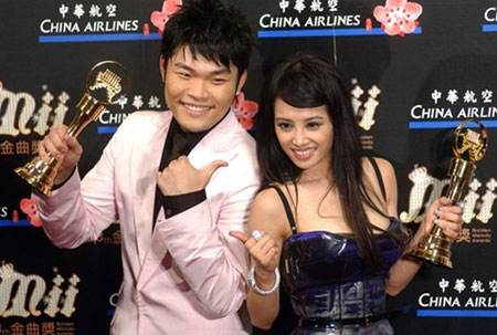 韩国歌手李玖哲获中国葛莱美最佳男歌手奖