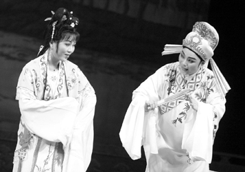 著名越剧小生肖雅在天蟾逸夫舞台展演原创古装