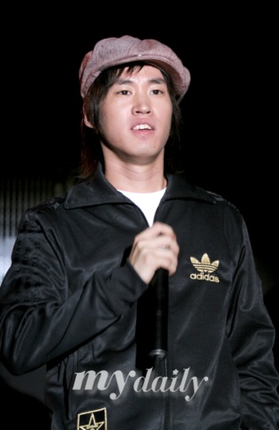 <em>TABLO</em>,游泳场派对时,为<em>女友</em>布置的_影音娱