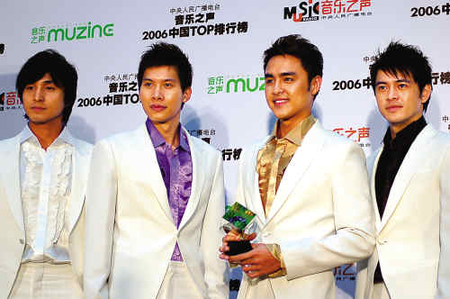 �佱�������ǵ�˫��ս��