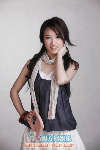 胡洋琳冒充胡杨林借《香水有毒》卖首饰