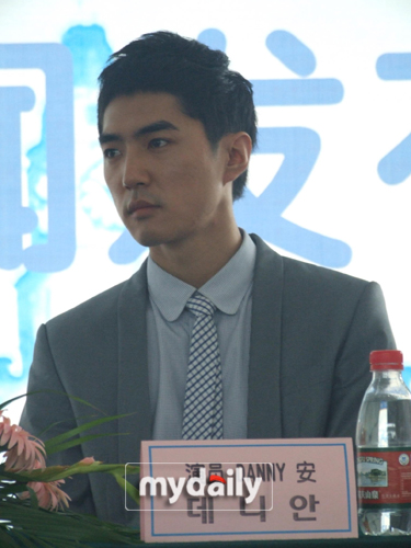 danyy安曝金泰宇用女歌手签名贿赂上司