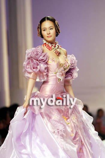 中国江苏省无锡市的国际展览中心举行了韩国服