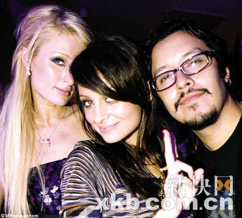 百变帕丽斯变黑人