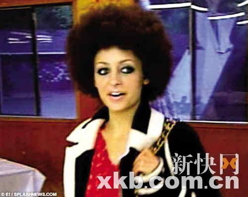 百变帕丽斯变黑人