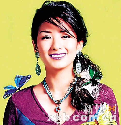 两代“小燕子”分头走黄奕上T台赵薇执导筒