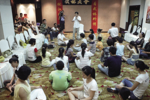 重新学习数数、走路、哭泣在表演培训班体会别