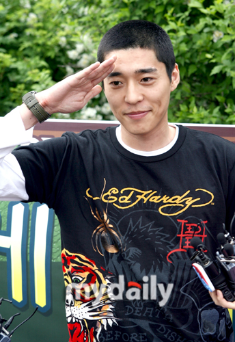 徐志锡放弃演艺兵，“以普通兵的身份继续服役”