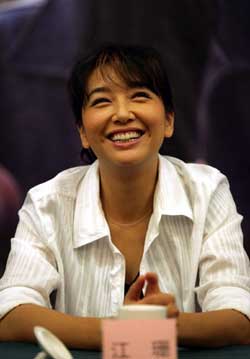 扮演研究动物学家主演电视剧《拯救》江珊迷上