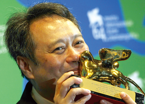 李安凭借《色·戒》再捧"金狮奖"