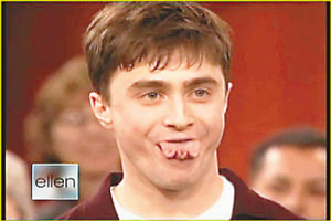 尼尔舌头可卷3个圈