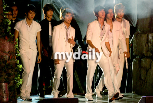 东方神起,首尔演唱会首次公开日本热门歌曲