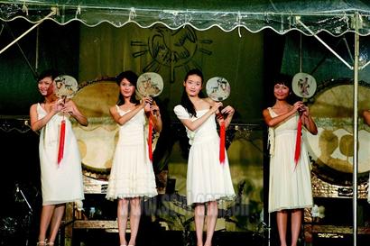 中国团扇舞 艳惊日本_影音娱乐_新浪网