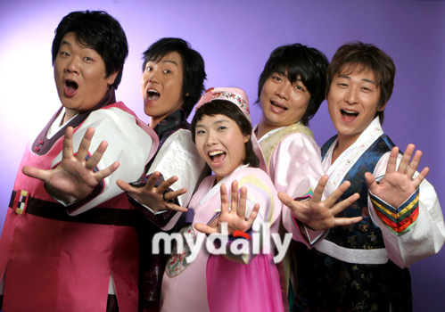 《搞笑音乐会》节目'音乐剧'环节的李东尹,刘敏