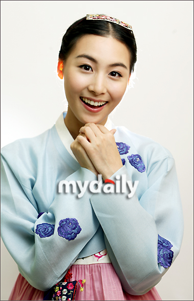 《汉城别曲》中扮演李娜瑛这一角色的金荷恩身