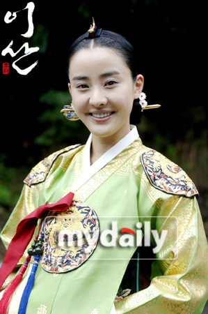 朴恩惠请忘了莲生吧…《李算》中饰演皇后