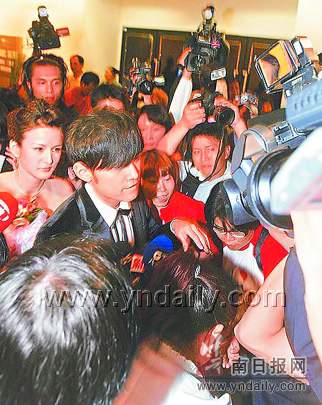 刘畊宏世纪婚礼星光熠熠周杰伦首当伴郎抢尽风