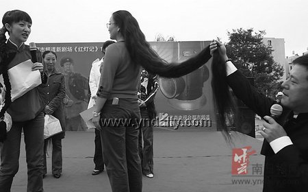 《红灯记》开播 李铁梅头发长1米8