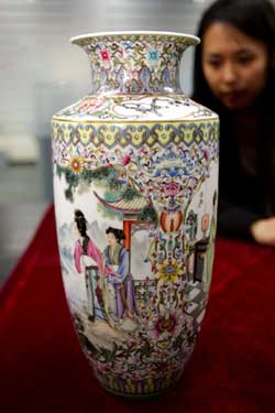 陶瓷工艺美术大师创新成果展 精品彩瓷讲述经